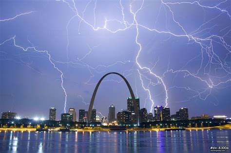 Possibility of thunderstorms overnight in St. Louis metro area